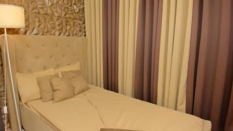 hunkhomerontop online show from 10.10.25