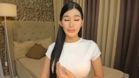 hunkhomerontop online show from 10.26.25