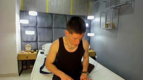 Snapshot of hunterheat_ chatting on 09.17.25 hunterheat_ online show from 09.17.25