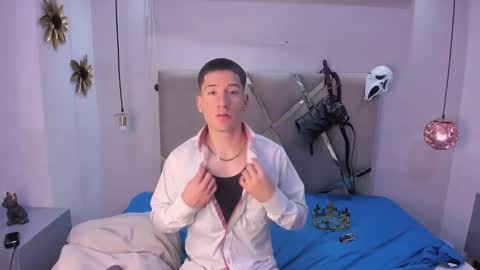 Snapshot of hunterheat_ chatting on 10.10.25 hunterheat_ online show from 10.10.25