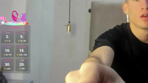 Snapshot of hunterheat_ chatting on 10.12.25 hunterheat_ online show from 10.12.25