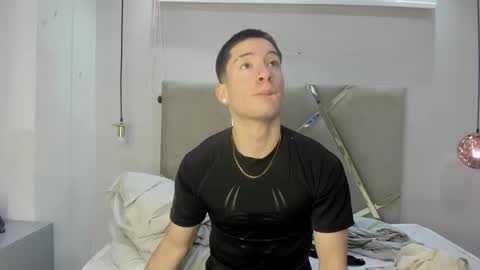 Snapshot of hunterheat_ chatting on 10.15.25 hunterheat_ online show from 10.15.25