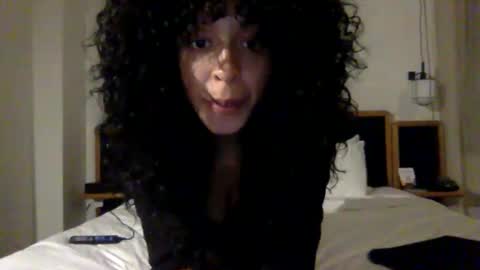 Snapshot of hunyybunz chatting on 01.01.25 Goddess Hunyy online show from 01.01.25