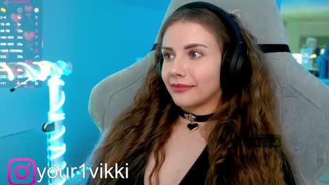 Snapshot of hustleebabyy_vikki chatting on 02.07.25 Vika online show from 02.07.25
