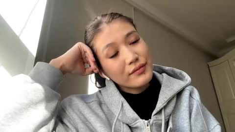 Snapshot of hyemirra chatting on 11.26.25 Hanna online show from 11.26.25