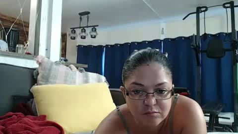 Snapshot of i_fetishize_u chatting on 01.06.25 ShortStuff online show from 01.06.25