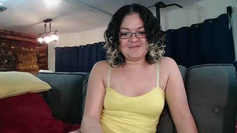 Snapshot of i_fetishize_u chatting on 02.21.25 ShortStuff online show from 02.21.25