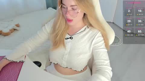 Snapshot of i_want_you_eva chatting on 10.13.25 HiI am  EvaPVT is open  online show from 10.13.25