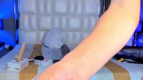 iam_mathias online show from 10.19.25