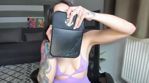 Baby Gal online show from 02.04.25