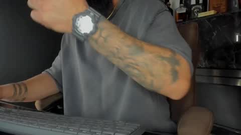 Snapshot of iamalexander_ chatting on 10.09.25 Lex online show from 10.09.25