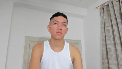 Snapshot of iamjulian_ chatting on 01.06.25 Juliiiiian online show from 01.06.25