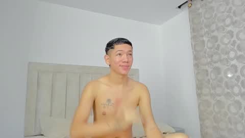 Snapshot of iamjulian_ chatting on 02.25.25 Juliiiiian online show from 02.25.25