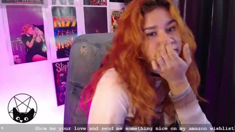 Snapshot of iammari_ chatting on 01.01.25 Mari online show from 01.01.25