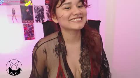 Snapshot of iammari_ chatting on 09.24.25 Mari online show from 09.24.25