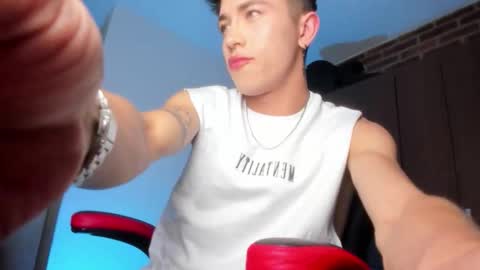 Snapshot of ianwayne_ chatting on 11.26.25 Andrew online show from 11.26.25