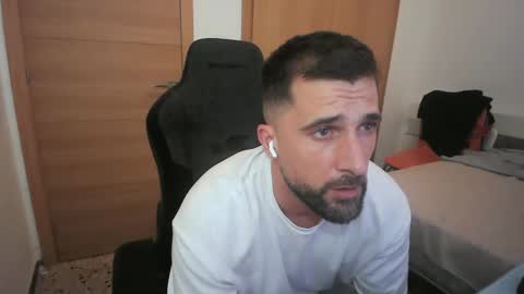 Snapshot of iberian_macho chatting on 10.11.25 iberian_macho online show from 10.11.25