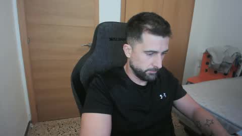 Snapshot of iberian_macho chatting on 10.16.25 iberian_macho online show from 10.16.25