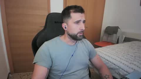Snapshot of iberian_macho chatting on 10.18.25 iberian_macho online show from 10.18.25