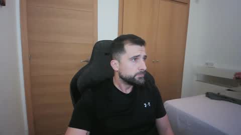 Snapshot of iberian_macho chatting on 10.20.25 iberian_macho online show from 10.20.25