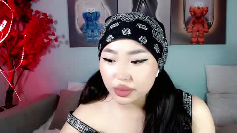 Snapshot of ichiben chatting on 12.24.24 ichiben online show from 12.24.24