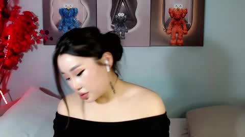 Snapshot of ichiben chatting on 02.25.25 ichiben online show from 02.25.25