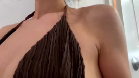 Snapshot of icyspice chatting on 10.15.25 icyspice online show from 10.15.25