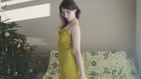 Snapshot of ifyouleave chatting on 01.04.25 Belle online show from 01.04.25