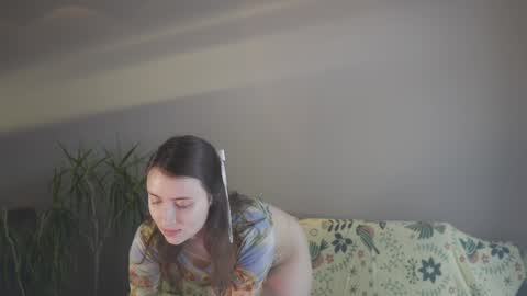 Snapshot of ifyouleave chatting on 01.08.25 Belle online show from 01.08.25