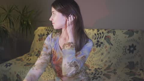 Snapshot of ifyouleave chatting on 01.08.25 Belle online show from 01.08.25