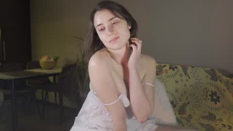 Snapshot of ifyouleave chatting on 01.18.25 Belle online show from 01.18.25