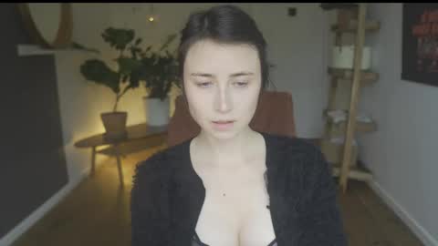 Snapshot of ifyouleave chatting on 10.16.25 Belle online show from 10.16.25