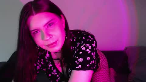 Snapshot of iintimate_flesh chatting on 09.12.25 Vella online show from 09.12.25
