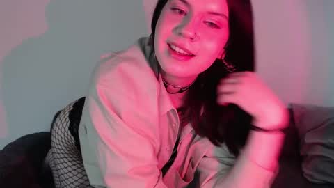 Snapshot of iintimate_flesh chatting on 09.19.25 Vella online show from 09.19.25