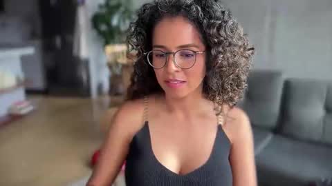 Snapshot of illaroom chatting on 02.04.25 Kloe online show from 02.04.25