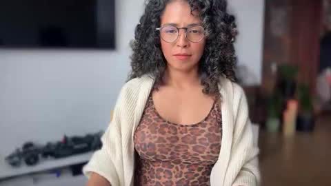 Snapshot of illaroom chatting on 10.10.25 Kloe online show from 10.10.25