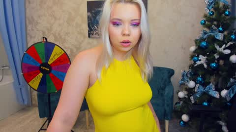 Snapshot of im__youre_sunshine chatting on 12.22.24 Roxy online show from 12.22.24