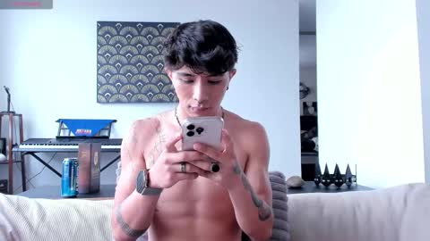 Snapshot of im_thom chatting on 10.29.25 im_thom online show from 10.29.25