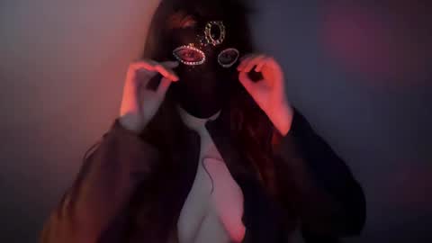 Miss Amelie online show from 03.11.25