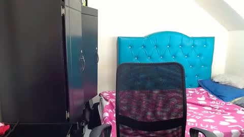 Snapshot of incubus_couple1 chatting on 01.05.25 incubus_couple1 online show from 01.05.25