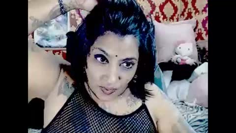 Snapshot of indiancatz2 chatting on 09.20.25 anusha online show from 09.20.25
