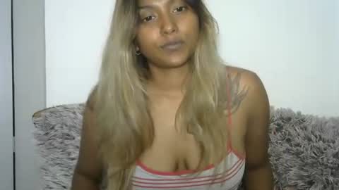 Snapshot of indianqtpie6 chatting on 09.28.25 indianqtpie6 online show from 09.28.25