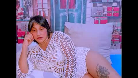 Snapshot of indianroxy27 chatting on 12.02.25 indianroxy27 online show from 12.02.25