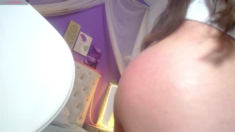 Snapshot of ingrid_casas chatting on 12.12.24 Ingrid petite online show from 12.12.24