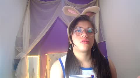 Snapshot of ingrid_casas chatting on 12.18.24 Ingrid petite online show from 12.18.24