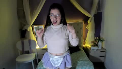 Snapshot of ingrid_casas chatting on 12.21.24 Ingrid petite online show from 12.21.24