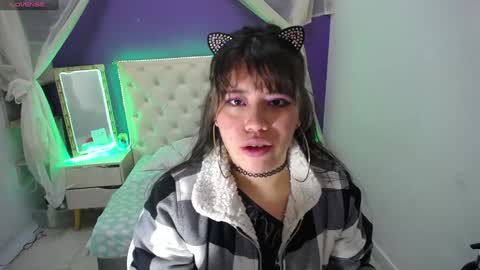 Snapshot of ingrid_casas chatting on 01.16.25 Ingrid petite online show from 01.16.25
