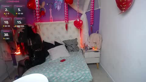 Snapshot of ingrid_casas chatting on 02.14.25 Ingrid petite online show from 02.14.25