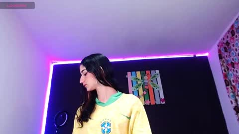 Snapshot of ingrid_zese chatting on 10.09.25 Ingrid Zese online show from 10.09.25