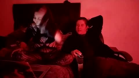 Snapshot of inkedsinners chatting on 10.10.25 inkedsinners online show from 10.10.25